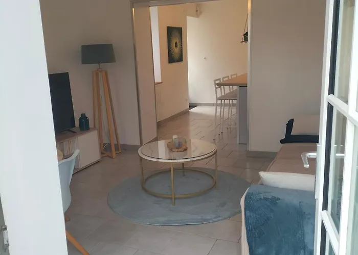 Avec Cour Privee Caen