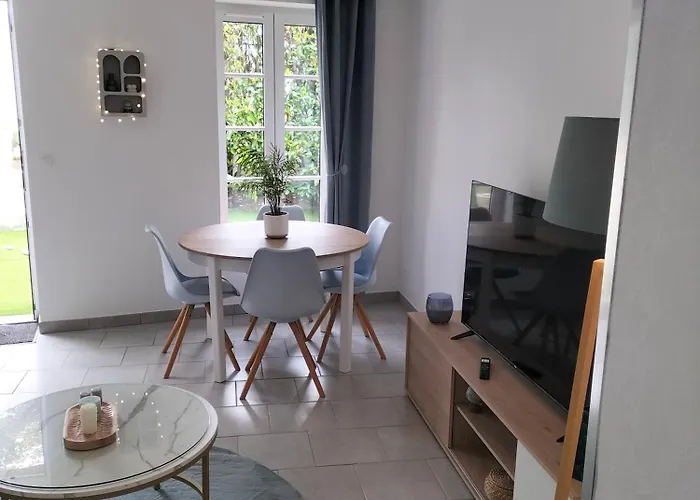 Avec Cour Privee Apart Otel Caen